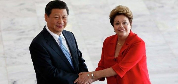 Xi Jinping junto a Dilma Rousseff, presidenta de Brasil