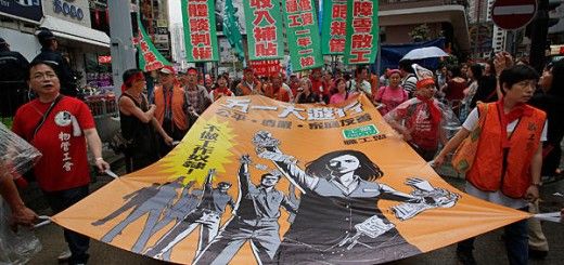 Jóvenes manifestándose por la libertad en las calles de Hong Kong
