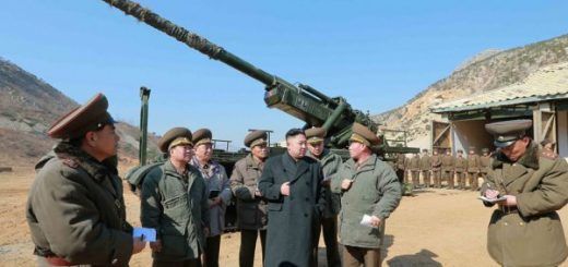 Kim Jong-Un supervisando maniobras militares